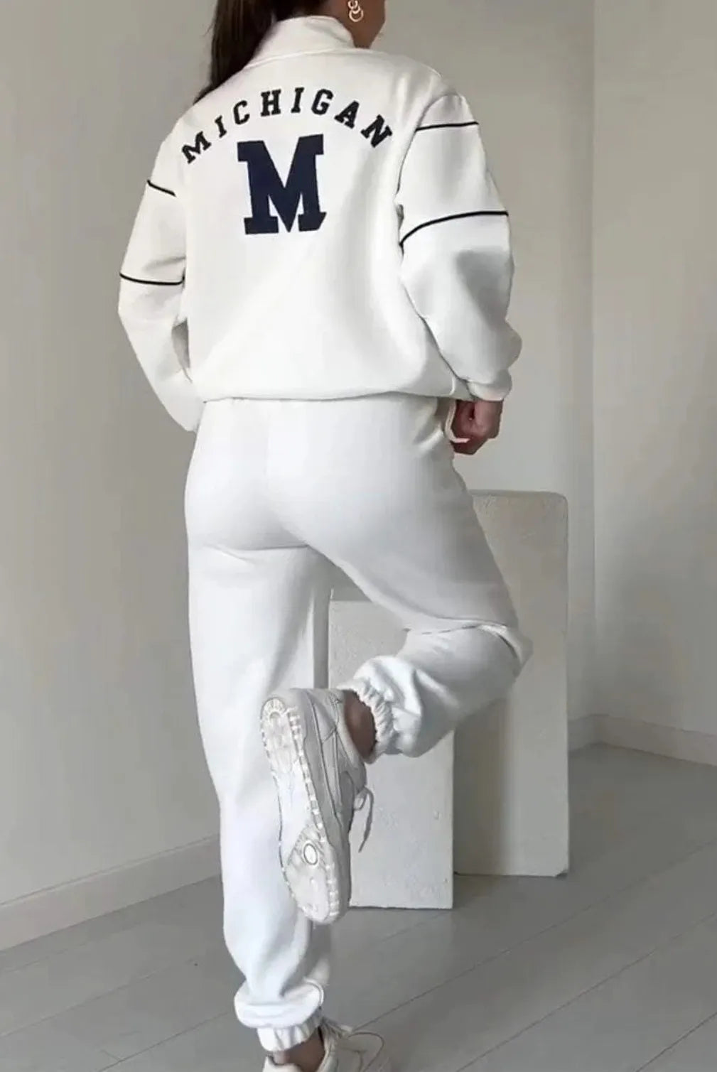 Women's Lounge Set: Pullover & Sweatpants WEM Support (www.WEM.support)